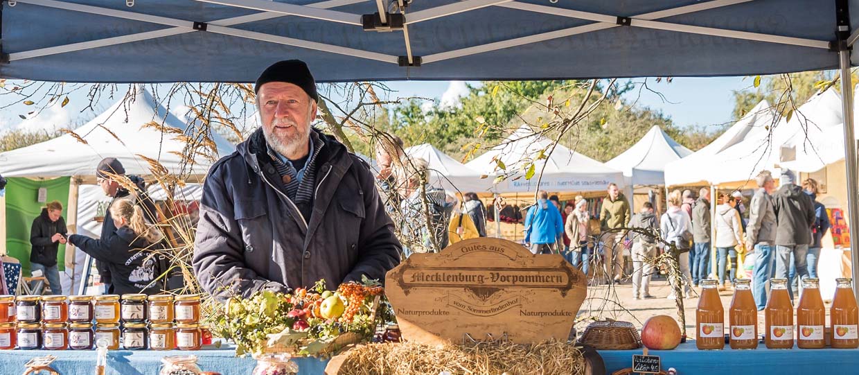 Rügen-Markt Thiessow Marktstand