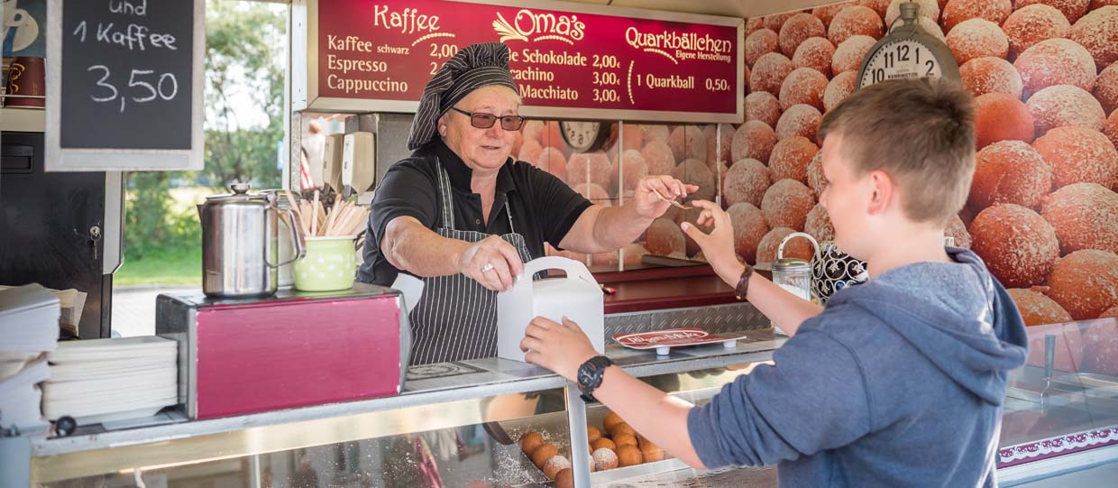 Rügen-Markt Thiessow Omas Quarkbällchen